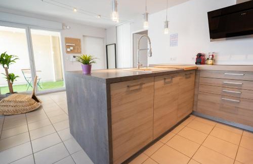 Leon Blum - Bon Coin Apartment | Chez Léon - Family-Friendly Stay Near Metro & Bus Access
