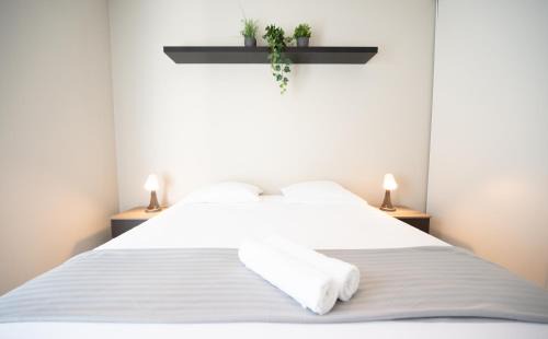 Leon Blum - Bon Coin Apartment | Chez Léon - Family-Friendly Stay Near Metro & Bus Access