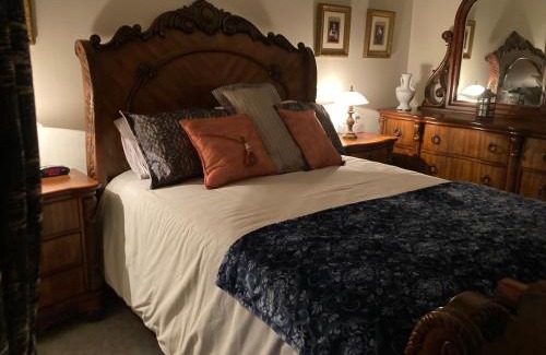 Saint-Prosper Bed & Breakfast | Elegant Stay at Chez l'Doc: Child-Friendly with Kitchen