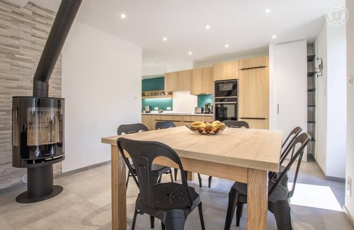 Nances House | Discover Chez LA Philo - Nances with Lake Views & Breakfast