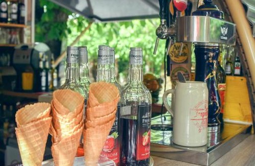 Saint-Remeze Bed & Breakfast | Budget-Friendly Stay at Chez Laurette with Family Amenities
