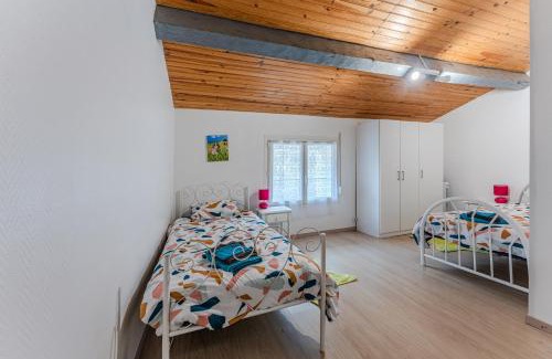 Saint-Seurin-de-Cadourne House | Inviting Stay at Chez Lea: Pet & Child-Friendly Retreat