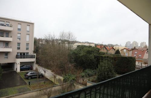 Rosny-sous-Bois Apartment | Family-Friendly Retreat at Chez Mélanie - Book Your Stay!