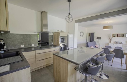 Troyes Apartment | Top-Rated Chez Mélanie in Troyes with Spa & Pet-Friendly Options