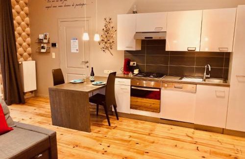 Emines Apartment | Relax at Chez Maïlis: Family-Friendly with Pool & Hot Tub