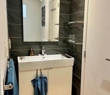 Emines Apartment | Relax at Chez Maïlis: Family-Friendly with Pool & Hot Tub