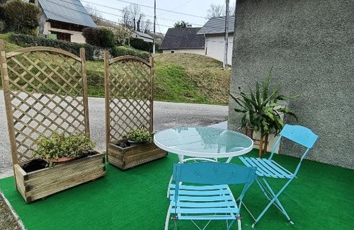 Saint-Girod Apartment | Comfortable Stay at Chez ma Grand-mère with Ocean Views
