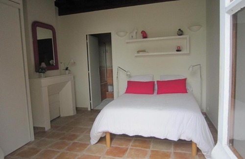 Ponlat-Taillebourg Bed & Breakfast | Experience Tranquility at Chez Mamie Jo à la campagne