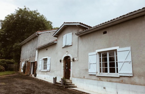 Ponlat-Taillebourg Bed & Breakfast | Experience Tranquility at Chez Mamie Jo à la campagne
