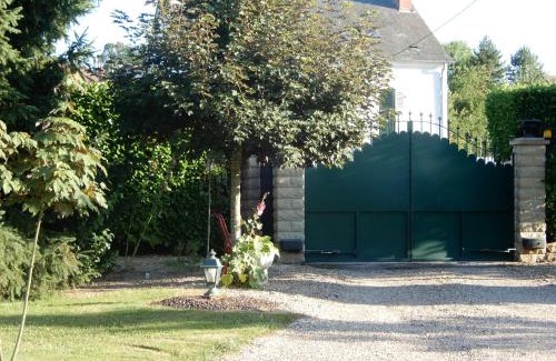 Cercy-la-Tour Bed & Breakfast | Oceanfront Retreat at Chez Marie with Pet-Friendly Perks