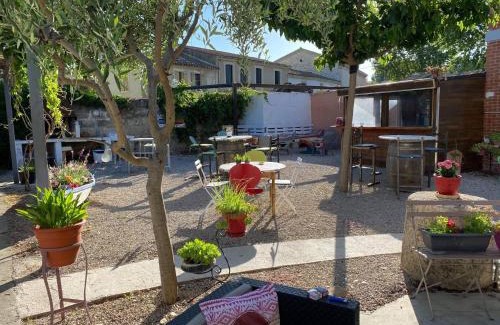 Le Cailar Apartment | Highly Rated Chez Marinette: Family-Friendly Getaway