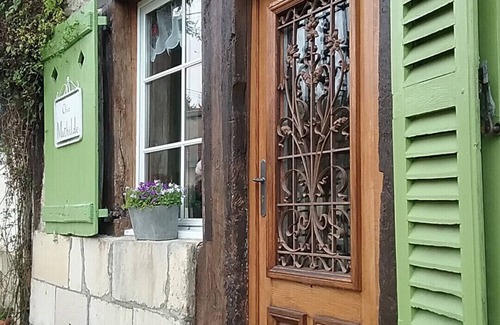 Rarecourt Cottage | Explore Chez Mathilde: Perfect for Families & Pets!