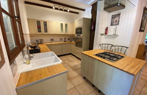 Juignac House | Relax at Chez Maurit - 3 Bed Main House with Pool & Tennis