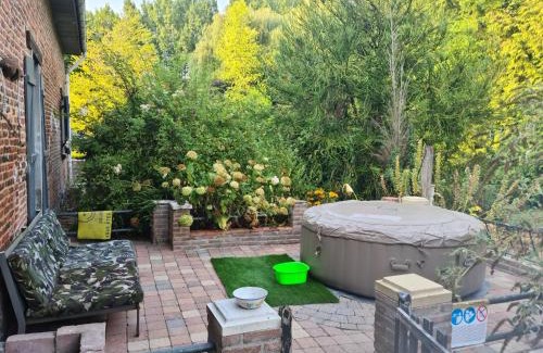 Erquinghem-Lys House | Escape to Chez Maya: Family-Friendly with Hot Tub Bliss