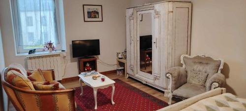 Locarn Bed & Breakfast | Welcoming Stay at Chez Merlyn: Family-Friendly Getaway