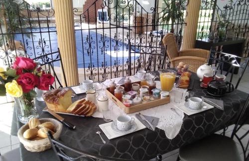 Le May-sur-Evre Bed & Breakfast | Discover Chez Michel et Josette: Oceanfront Bliss Awaits