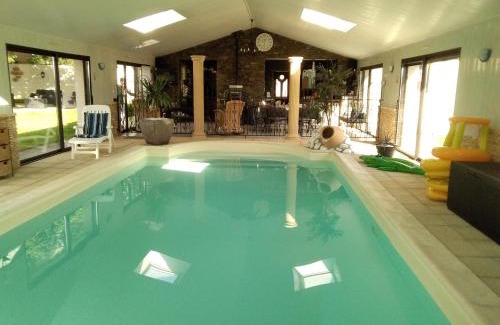 Le May-sur-Evre Bed & Breakfast | Discover Chez Michel et Josette: Oceanfront Bliss Awaits