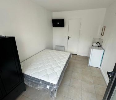 L'Ile-Saint-Denis Hotel | Family-Friendly Retreat at Chez Michel Awaits You