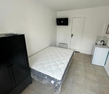 L'Ile-Saint-Denis Hotel | Family-Friendly Retreat at Chez Michel Awaits You