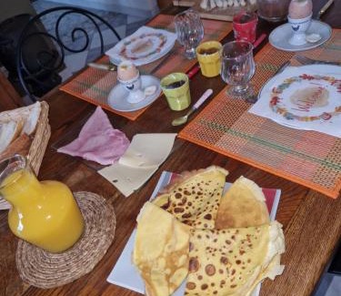 Frevillers Bed & Breakfast | Chez Mumu: Family-Friendly Retreat with Pool and Hot Tub