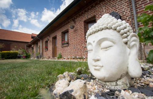 Frevillers Bed & Breakfast | Chez Mumu: Family-Friendly Retreat with Pool and Hot Tub