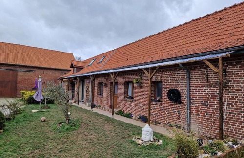 Frevillers House | Welcoming Stay at Chez Mumu: Pet Friendly & Pool Access