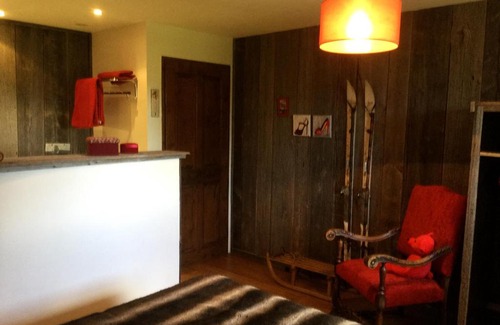 La Salle-en-Beaumont Bed & Breakfast | Delightful Stay at Chez Nicole: Family-Friendly Retreat