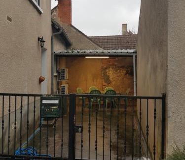 Beaulieu-sur-Loire House | Pet-Friendly Stay at Chez Nino with Free WiFi!