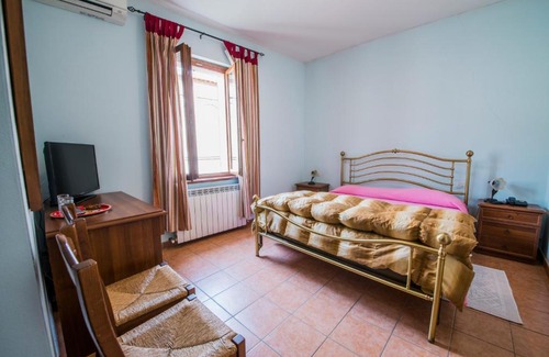 Matelica Hotel | Discover Hotel Fioriti: Pet-Friendly Stay with Hot Tub & More