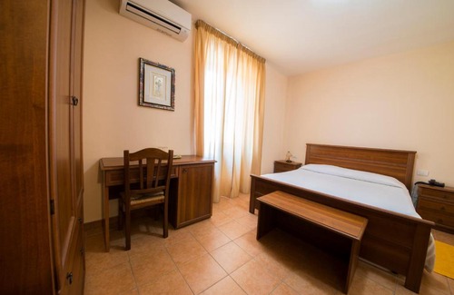 Matelica Hotel | Discover Hotel Fioriti: Pet-Friendly Stay with Hot Tub & More