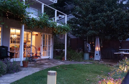 Sydney House | Chez Nous Waterfront Cottage