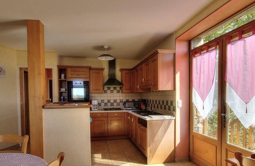 Condrieu House | Guest Rated: Perfect Getaway House with Spa & Breakfast