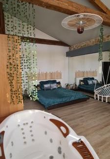 Marmande Bed & Breakfast | Romantic Getaway at CHEZ PAM: Pet-Friendly Retreat