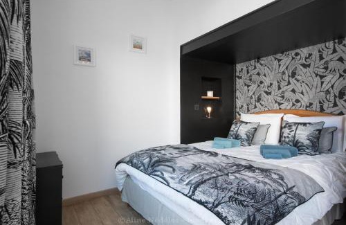 Ile-d'Aix House | Relax at Chez Paulette et Lucienne - Oceanfront Retreat