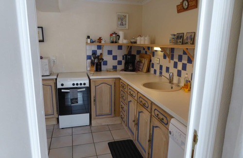 Rognonas Cottage | Cozy "Chez Pauline" Gite: Pool & Ocean Views Near Avignon