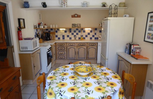Rognonas Cottage | Cozy "Chez Pauline" Gite: Pool & Ocean Views Near Avignon