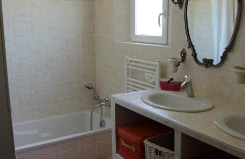 13th Arrondissement Bed & Breakfast | Guest Rated: Experience Chez Régine et Grégoire Today!