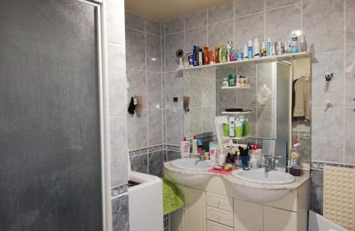 Verneuil-sur-Avre Bed & Breakfast | Inviting Stay at CHEZ RÉMY with Ocean View and Spa