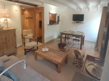 Saint-Sauveur-sur-Tinee Apartment | Child-Friendly Retreat at Chez Rosine with 9.4/10 Rating