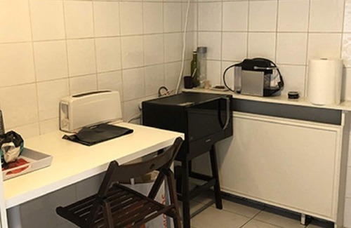 La Dole Apartment | Cozy Chez Ruby Apartment in Quartier de la Jonction