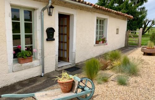 Brossac House | Relax at Chez Sarrazin: Oceanfront Bliss & Great Ratings