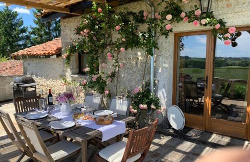 Brossac House | Relax at Chez Sarrazin: Oceanfront Bliss & Great Ratings