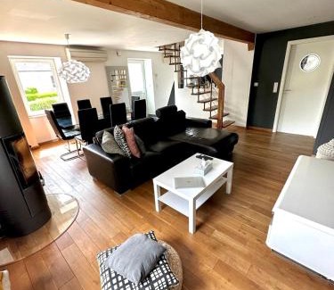 Flaxlanden House | Chez Seb et Lilou - Villa - piscine partagée - parking - proche Mulhouse