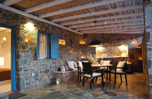 Serifos Villa | Elegant Aegean Pearl House: 5 Min to the Beach & Rated 9.4