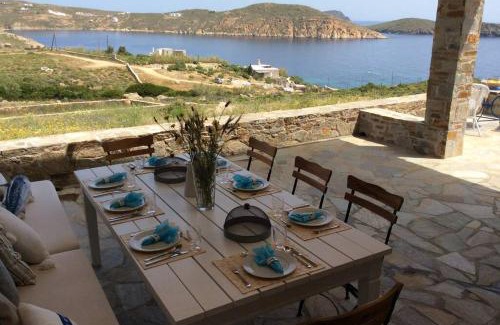 Serifos House | Elegant Chez Semiramis: Beachside Retreat for 13 Guests