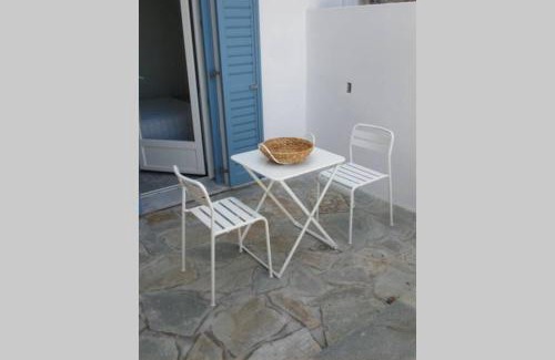 Serifos House | Elegant Chez Semiramis: Beachside Retreat for 13 Guests