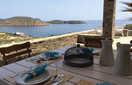 Serifos House | Elegant Chez Semiramis: Beachside Retreat for 13 Guests