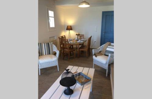 Serifos House | Elegant Chez Semiramis: Beachside Retreat for 13 Guests
