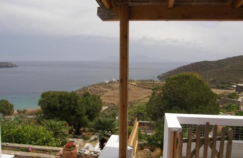 Serifos House | Cozy Chez Semiramis: Oceanfront Retreat for 8 Near Beach