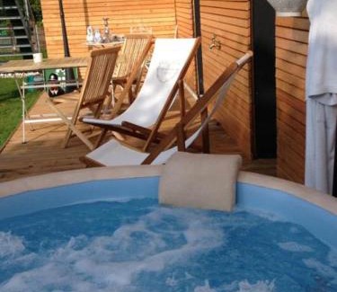 Lohn-Ammannsegg Bed & Breakfast | Relax at Chez Sven - Studio 'Le Grand' with Ocean View